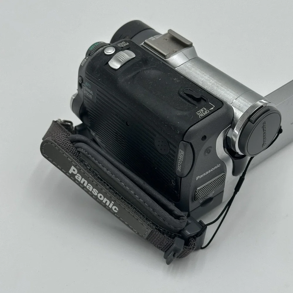 Panasonic NV-GS30A MiniDV Digital Camcorder 500x Zoom Remote Case Untested